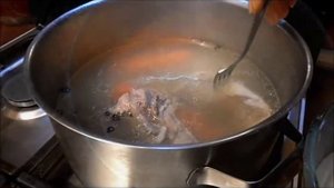 Как сварить и почистить свинной язык