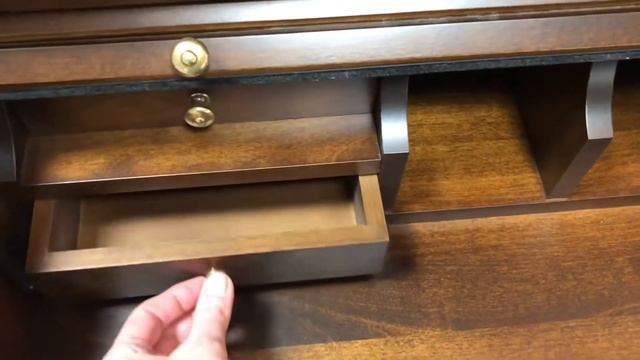 Секретер Бюро из массива. Классический стиль вашего кабинета. Распродажа! смотреть онлайн