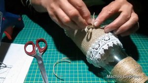 3 варианта декора бутылок джутом