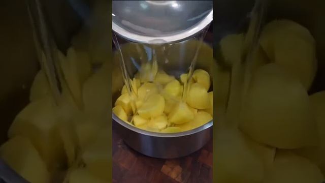 Картофельные ватрушки с фаршем
