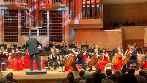 Штраус «Кайзер Вальс» Дирижер Павел Сорокин и оркестр «Русская Филармония».mp4