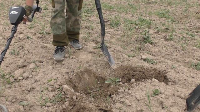 Поиски старины в поле и шурф в лесу!