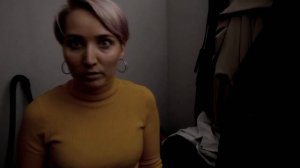 Каждый День в 3 Часа Ночи Оно Стучит Ей в Дверь