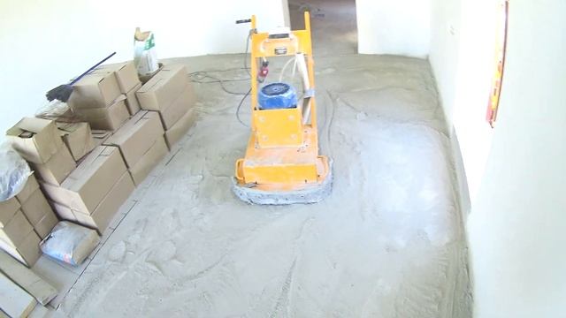 Шлифовка бетонного пола в гараже.