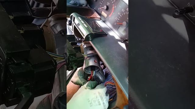 НЕ крутит СТАРТЕР - не работает, не реагирует на поворот ключа. ВАЗ 2115, 2114, 2113, 2110 и т.д. смотреть онлайн