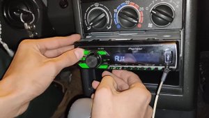 Колонки играют как сабвуфер. Что делать?