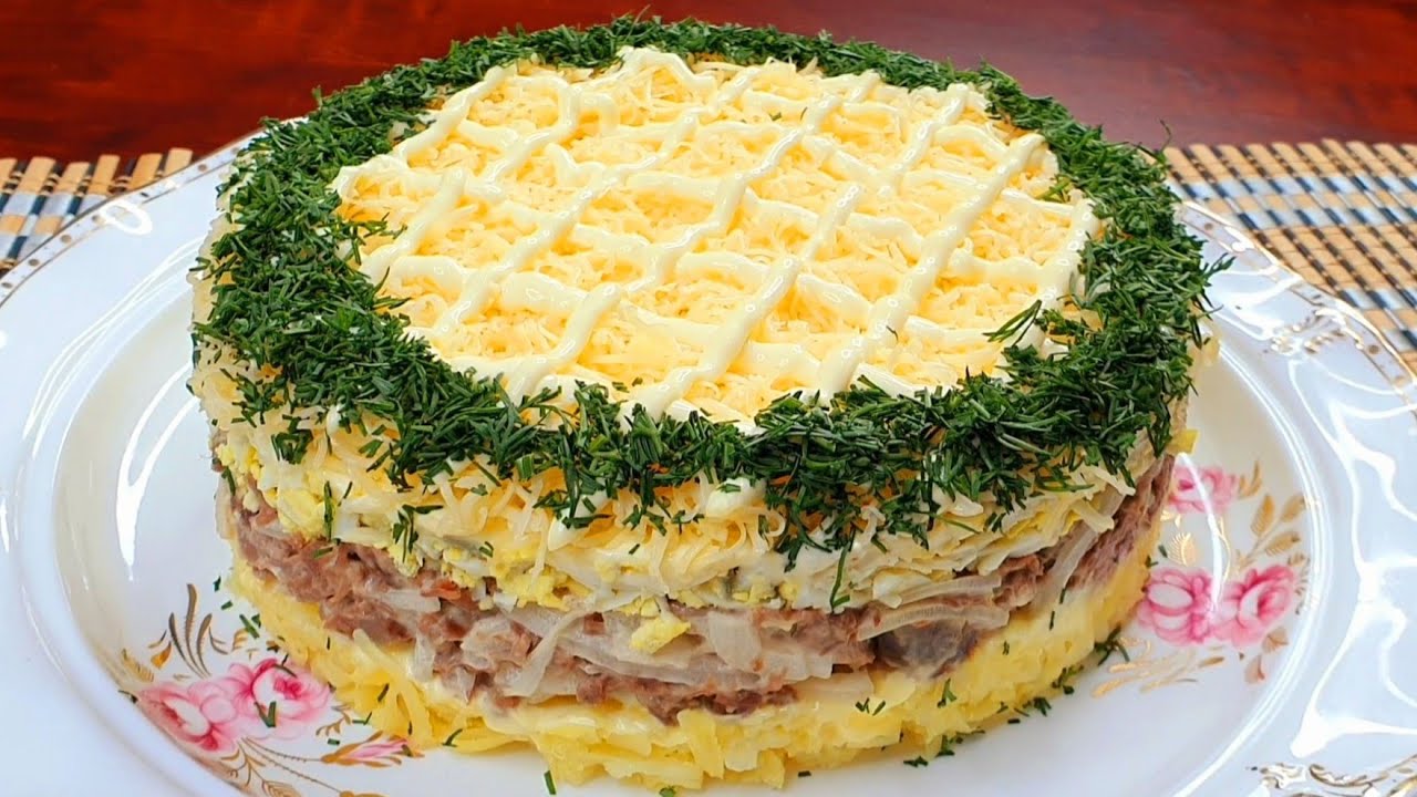 Салат торт с копченой курицей и