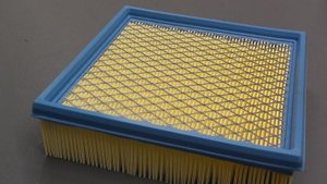 ВАЗ-2104. Замена фильтрующего элемента воздушного фильтра на автомобиле с впрысковым двигателем.