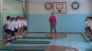 Урок физкультуры в 3 "В"  классе