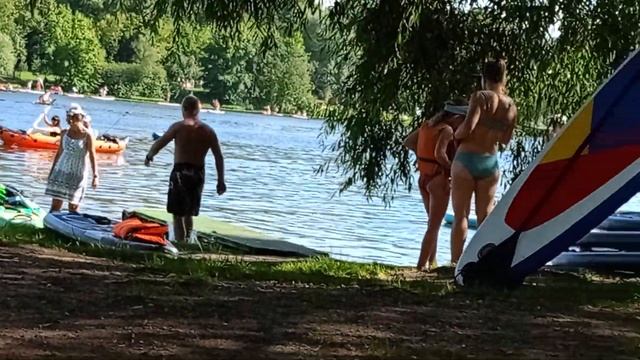 обзор лодки сап прибытие двух женщин смотреть онлайн