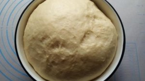 Дрожжевой пирог с клубничным вареньем