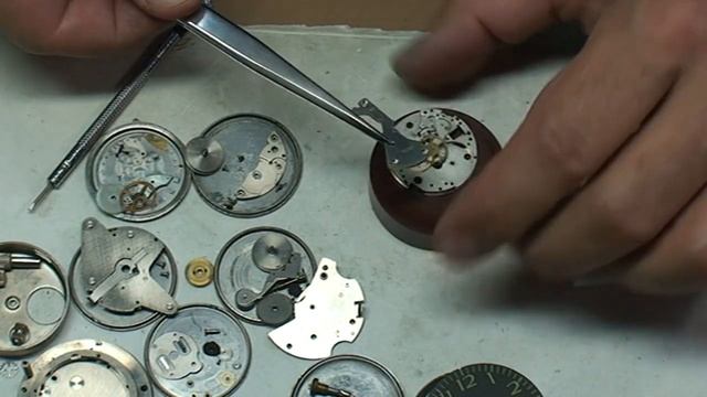 Ремонт часов будильник Ракета на основе механизма наручных часов калибр 2609 производства СССР смотреть онлайн