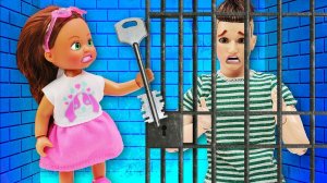 Штеффи против грабителя! Игры в куклы Барби для девочек