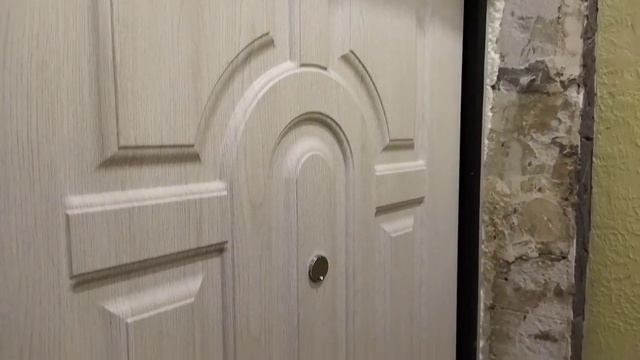 Входная дверь для светлых интерьеров под современную классику. КарВос | Двери в Нижнем Новгороде смотреть онлайн