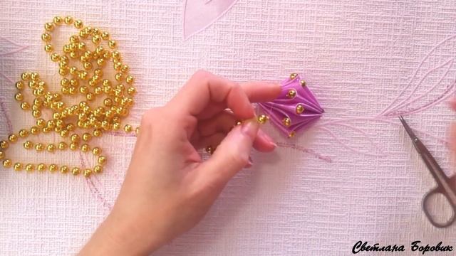 Елочная игрушка Канзаши фонарик. Новогоднее украшение на елку из атласных лент. DIY Christmas Toy смотреть онлайн