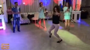 Девушки Классно Танцуют Под Красивой Музыкой