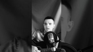 В траве кузнел сидечик. Artybobom.