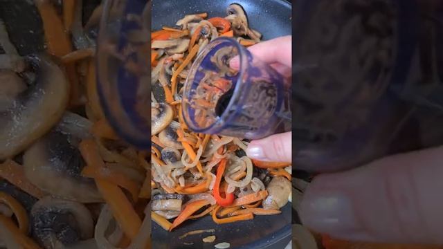 Фунчоза с овощами и грибами. Полезный ужин. Вермишель с овощами. Вкуснейший ужин за пол часа. смотреть онлайн