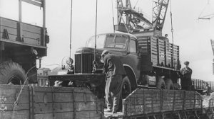 Механизированная погрузка автомобилей.