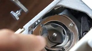 Как почистить - швейную Настольную  машинку.