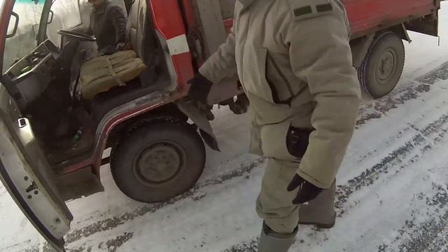 Доставка досок на санях для перекрытия пола. -29 По Цельсию. 3 часть смотреть онлайн