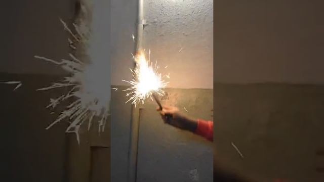 Копия видео "Испытание бенгальскими огнями . Новый год .?? ?" смотреть онлайн