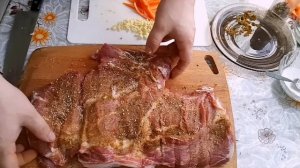 СВИНАЯ ШЕЙКА.ГОТОВИМ ШИКАРНЫЙ РУЛЕТ ИЗ СВИНОЙ ШЕИ. как приготовить рулет из мяса.