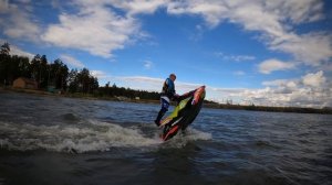 Испытываем с другом возможности гидроциклов Sea-Doo Spark Trixx от BRP.