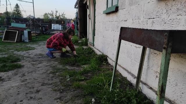 Переезд в Россию/Муж расстроен/Бросил всю работу ради этого/В деревне нет выходных, работаем ночью/