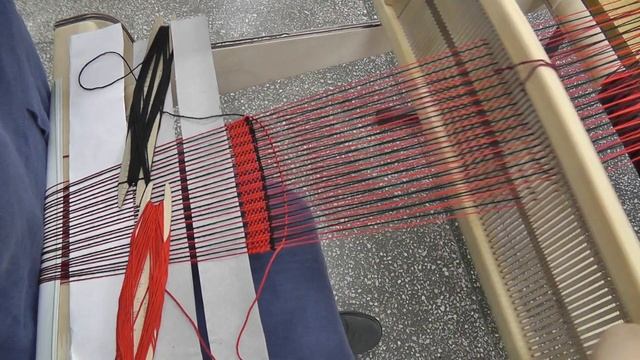 Ткачество на настольном ткацком станке. Часть 3. Узор «Гусиные лапки»