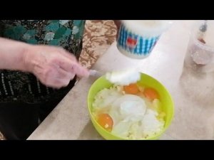 Забыла в запеканку  добавить манку.... и такое бывает