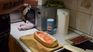 Горячий бутерброд в батоне.