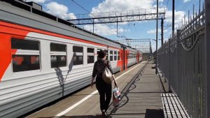 Электропоезд ЭТ2-015, станция Вырица