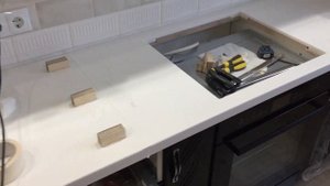 Монтаж столешницы с мойкой из искусственного камня. Акриловый камень.