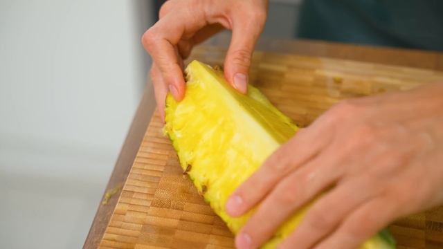 Как красиво нарезать ананас на праздничный стол - 3 способа нарезки ананаса