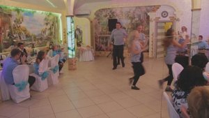 Танец-поздравление для молодоженов от друзей.