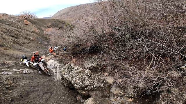 Лютый маршрут в Весёлом, скользкие, мокрые камни дают просраться)) Kews 250 2t. GR8 2T. DT230 Lanza смотреть онлайн
