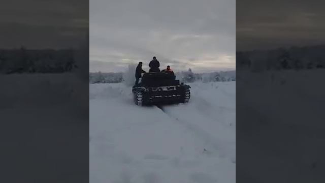 Покатушки на восстановленном танке в пригороде Старого Оскола