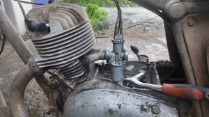 Мотоцикл Иж 56 первый запуск после долгой стоянки.