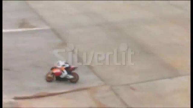 Мотоцикл на р/у Gyro Buzz (Гиро Басс) с гироскопом смотреть онлайн