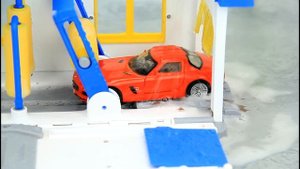 Police Cars stuck in the mud and go to the car wash to wash.