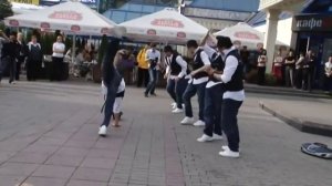 Упала шляпа, упала на пол :)