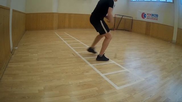 Тренировка вратаря в домашних условиях. Координационная лесенка + мячи