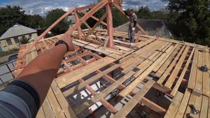 ДОМ по ПРОЕКТУ Z7 / 10 серия / СТРОПИЛА ВАЛЬМОВОЙ КРОВЛИ