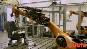 Автопроизводитель тестирует роботами автомобильные кресла