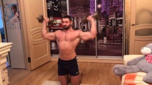 Упражнения для широких плеч дома с гантелями!