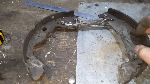 Что стало с задними колодками за 130 т км пробега. Лада Ларгус удивил...