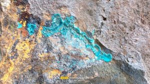 хризоколла на лимоните .  меднорудянское месторождение меди и железной руды . город Нижний Тагил.