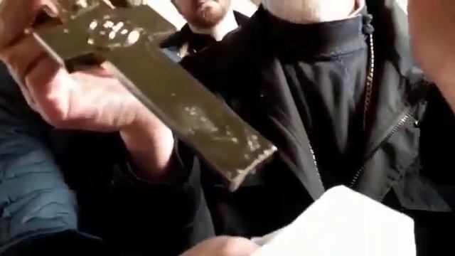 10.04.2020. ЧУДО БОЖЬЕ. Мироточение крестов смотреть онлайн