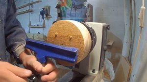 Как зарабатывать на токарном станке. Изготовление масленки.Wood lathe. Making an oil can